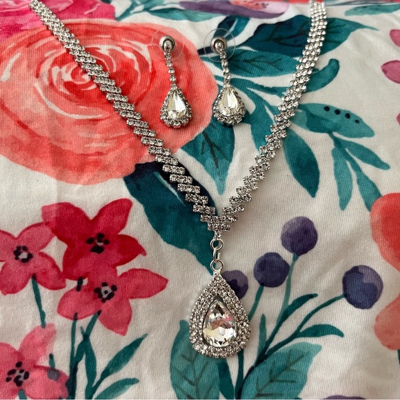 Necklace & Earring Set - Picture 2 of 5